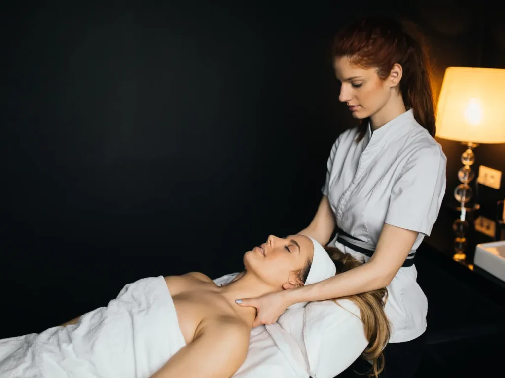 professional hot oil massage therapy for relaxation
